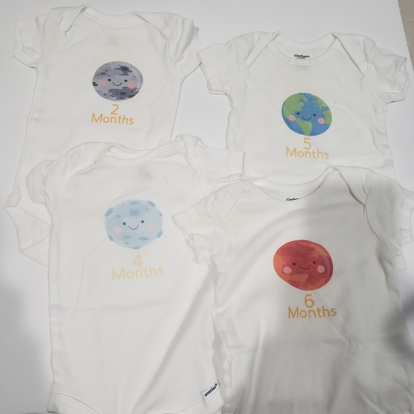 Gerber Baby Monthly Milestone 13 Onesis Set NB to 12 Months Planets Theme - Picture 7 of 9